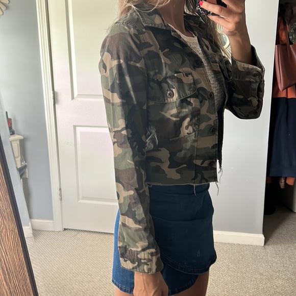 Crop Camo Jacket - Picture 2 of 5